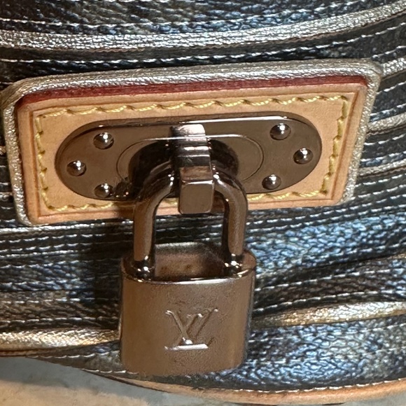 Louis Vuitton Eden Neo Monogram Limited Edition Bag - Picture 4 of 15